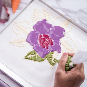 Keunikan Kek Gulung Corak Batik Jadi Rebutan Ramai